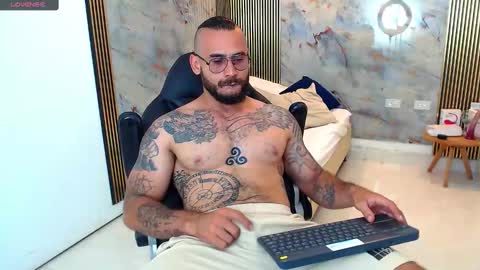 hanz_col online show from February 18, 2:05 am