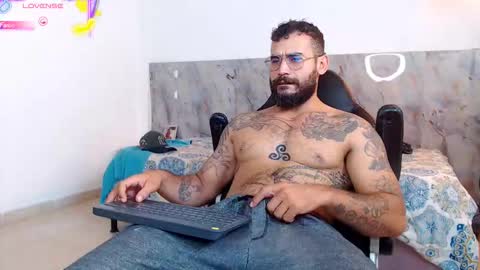 hanz_col online show from November 30, 11:42 pm