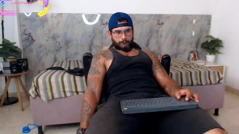 hanz_col online show from April 5, 1:36 am