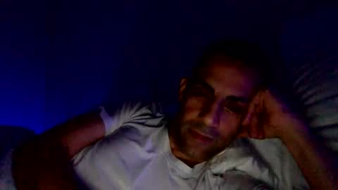 Snapshot of happy2334 chatting on March 5, 1:06 pm skysky6969 online show from March 5, 1:06 pm