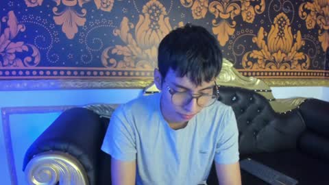 happy_cream_ online show from December 8, 2:41 pm