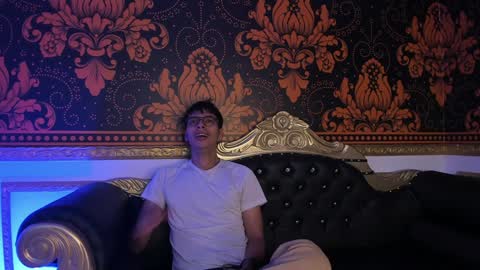 happy_cream_ online show from December 14, 3:25 pm