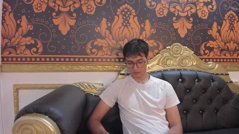 happy_cream_ online show from December 20, 2:49 pm