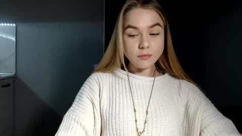 happy_fox_ online show from February 9, 9:49 pm