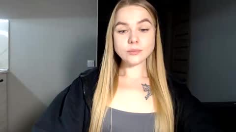 happy_fox_ online show from February 17, 7:21 pm