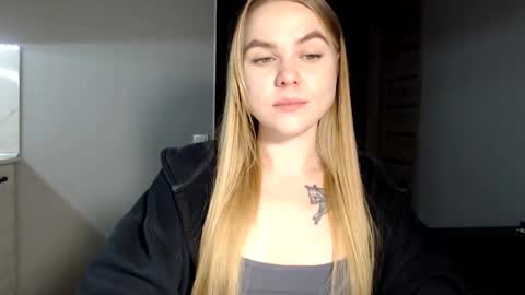 happy_fox_ online show from February 17, 10:25 pm