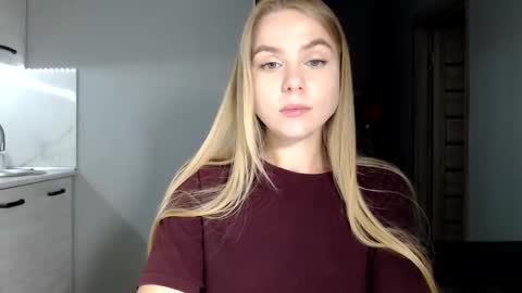 happy_fox_ online show from September 23, 9:18 pm