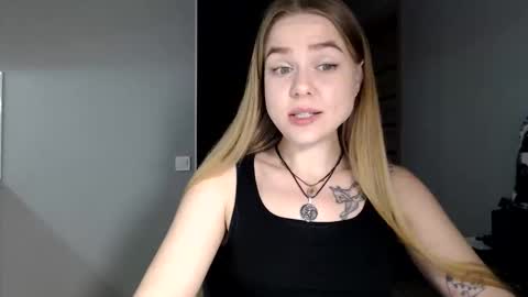 happy_fox_ online show from April 10, 7:51 pm