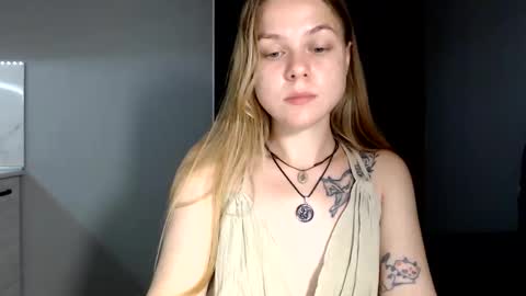 Snapshot of happy_fox_ chatting on June 8, 9:15 pm happy_fox_ online show from June 8, 9:15 pm