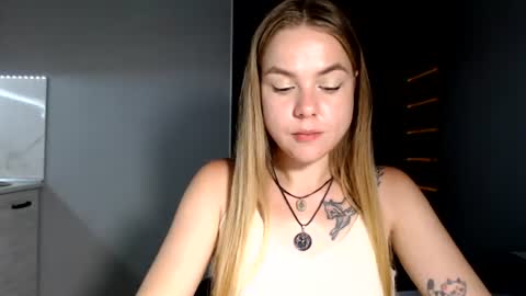 Snapshot of happy_fox_ chatting on June 25, 10:25 pm happy_fox_ online show from June 25, 10:25 pm