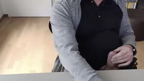 Snapshot of happybugger chatting on January 30, 1:10 pm Cum for you online show from January 30, 1:10 pm