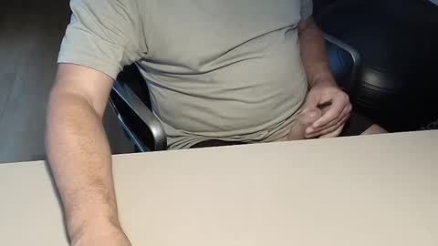 Snapshot of happybugger chatting on September 21, 3:24 pm Cum for you online show from September 21, 3:24 pm