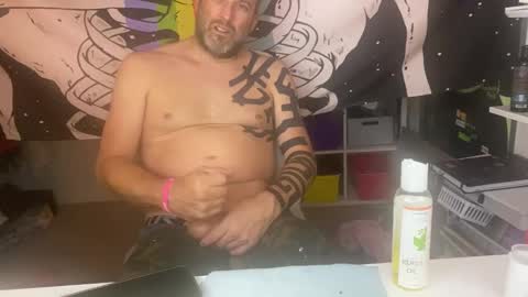 Snapshot of happyendingstory chatting on January 4, 11:43 am Josh Hamilton online show from January 4, 11:43 am