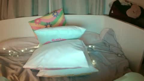 Snapshot of happyhappy2306 chatting on December 19, 11:25 pm L online show from December 19, 11:25 pm