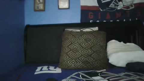 happyhappy4 online show from March 10, 4:17 am