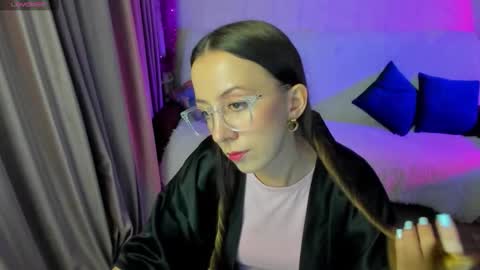 Stephanie online show from November 17, 6:03 pm