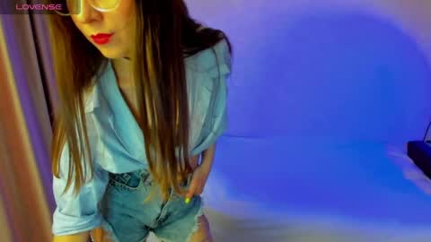 Stephanie online show from April 8, 8:20 pm