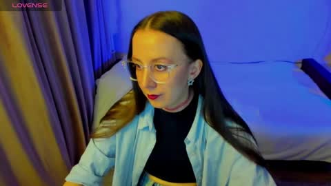 Stephanie online show from April 16, 6:30 pm