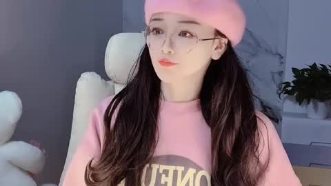 Snapshot of happysweetie168 chatting on December 15, 2:37 pm Daisy online show from December 15, 2:37 pm