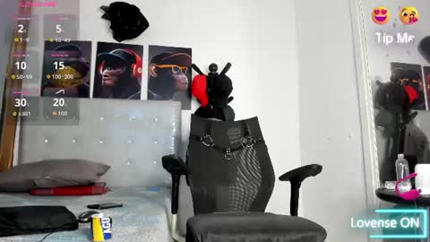 Snapshot of hardboy_latin chatting on June 18, 4:02 am hardboy_latin online show from June 18, 4:02 am
