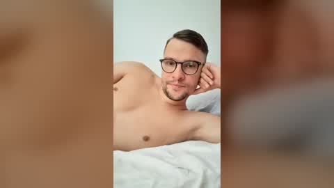 hardboylovemilfmoom online show from July 26, 4:36 pm