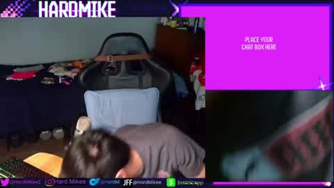 Snapshot of harddmikee chatting on July 6, 10:23 pm harddmikee online show from July 6, 10:23 pm