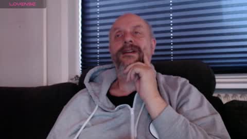 Snapshot of hardmrlazy chatting on October 12, 7:07 am MrLazy online show from October 12, 7:07 am