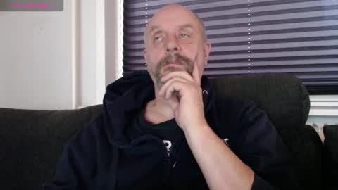 Snapshot of hardmrlazy chatting on November 30, 1:15 pm MrLazy online show from November 30, 1:15 pm