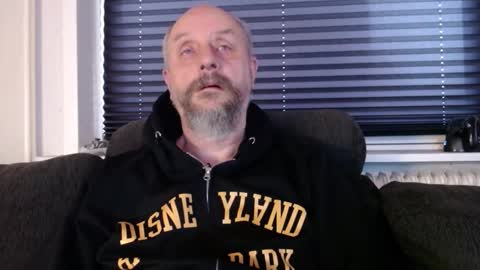 Snapshot of hardmrlazy chatting on December 18, 10:10 am MrLazy online show from December 18, 10:10 am