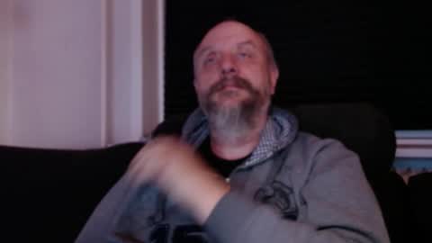 Snapshot of hardmrlazy chatting on December 21, 3:19 pm MrLazy online show from December 21, 3:19 pm