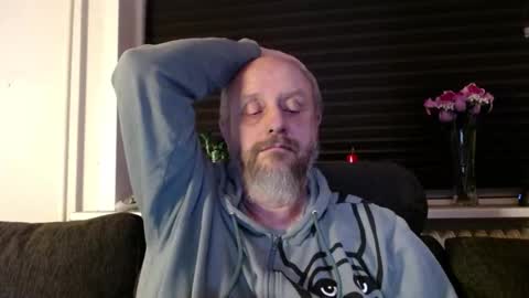 Snapshot of hardmrlazy chatting on January 6, 6:44 pm MrLazy online show from January 6, 6:44 pm