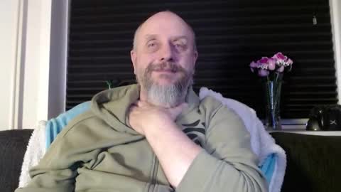 Snapshot of hardmrlazy chatting on February 8, 12:58 am MrLazy online show from February 8, 12:58 am