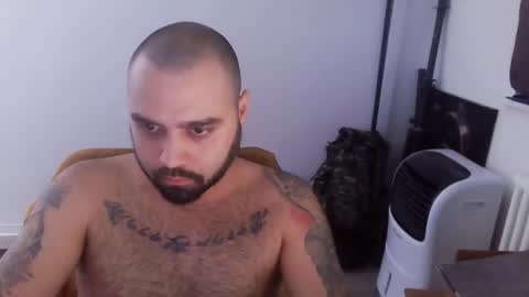 Snapshot of hardschwan chatting on February 18, 9:44 pm hardschwan online show from February 18, 9:44 pm