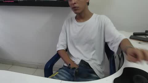 Snapshot of hardsexlove08 chatting on May 8, 9:09 pm Andres Dean online show from May 8, 9:09 pm