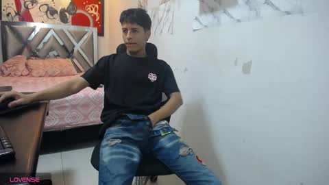Snapshot of hardsexlove08 chatting on May 21, 10:17 pm Andres Dean online show from May 21, 10:17 pm