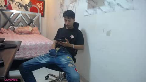 Snapshot of hardsexlove08 chatting on May 22, 10:26 pm Andres Dean online show from May 22, 10:26 pm