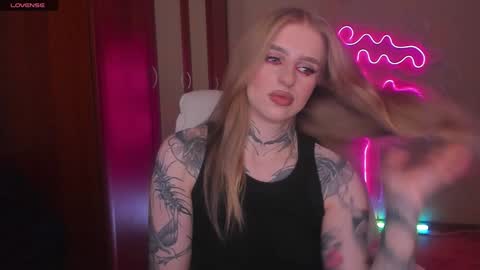 Snapshot of harley_kimm chatting on December 7, 5:59 am Julia online show from December 7, 5:59 am