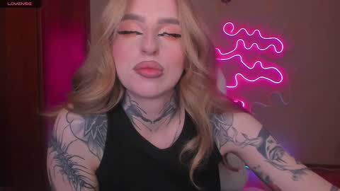 Snapshot of harley_kimm chatting on December 12, 5:31 am Julia online show from December 12, 5:31 am