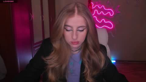 Snapshot of harley_kimm chatting on December 25, 9:13 am Julia online show from December 25, 9:13 am