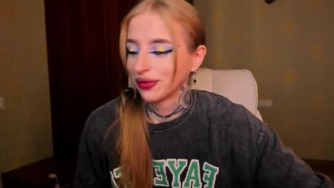 Snapshot of harley_kimm chatting on October 6, 5:16 am Julia online show from October 6, 5:16 am