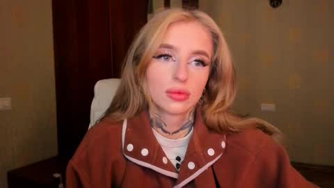 Snapshot of harley_kimm chatting on October 10, 5:39 am Julia online show from October 10, 5:39 am