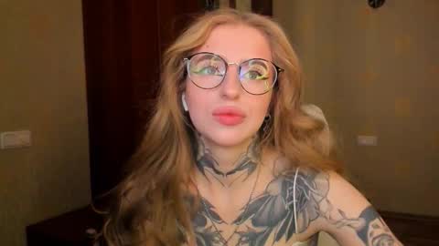 Snapshot of harley_kimm chatting on November 14, 5:50 am Julia online show from November 14, 5:50 am