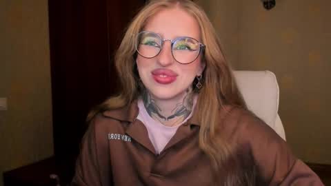 Snapshot of harley_kimm chatting on November 30, 5:44 am Julia online show from November 30, 5:44 am