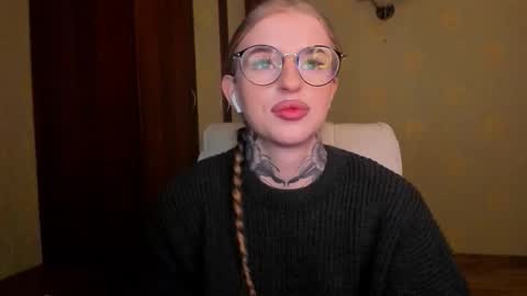 Julia online show from February 4, 4:51 am