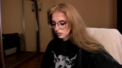 Julia online show from April 15, 5:25 am