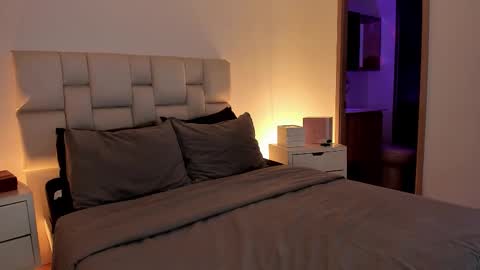 Snapshot of harley_sweett chatting on February 13, 3:52 pm online show from February 13, 3:52 pm