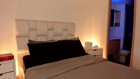 Snapshot of harley_sweett chatting on February 24, 11:14 pm online show from February 24, 11:14 pm