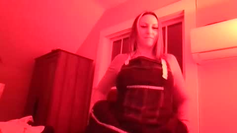 Snapshot of harmony_rose_xoxo chatting on February 23, 1:25 am Harmony online show from February 23, 1:25 am