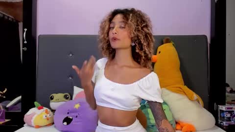 Snapshot of harmonyy_hill chatting on December 21, 10:17 pm Harmony Hill online show from December 21, 10:17 pm