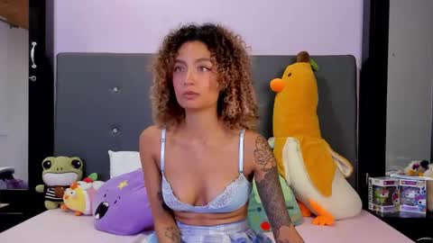 Snapshot of harmonyy_hill chatting on February 3, 6:40 am Harmony Hill online show from February 3, 6:40 am